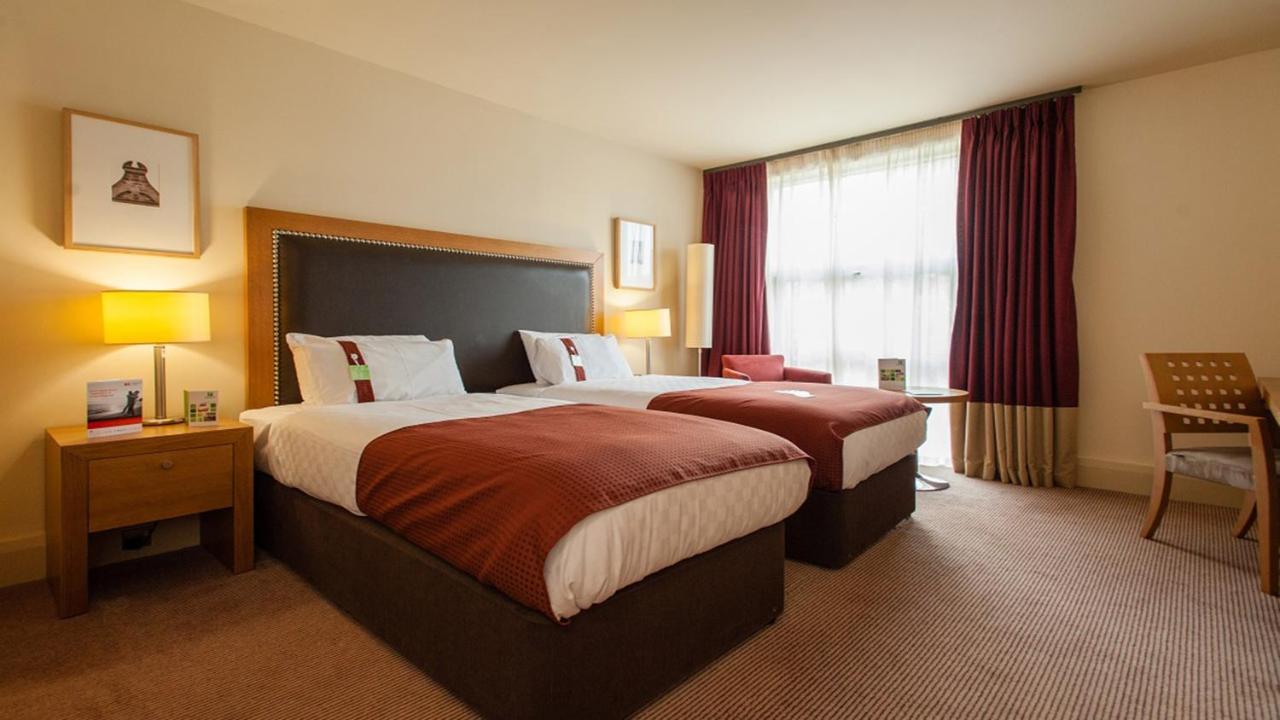 Holiday Inn Dumfries By Ihg Экстерьер фото