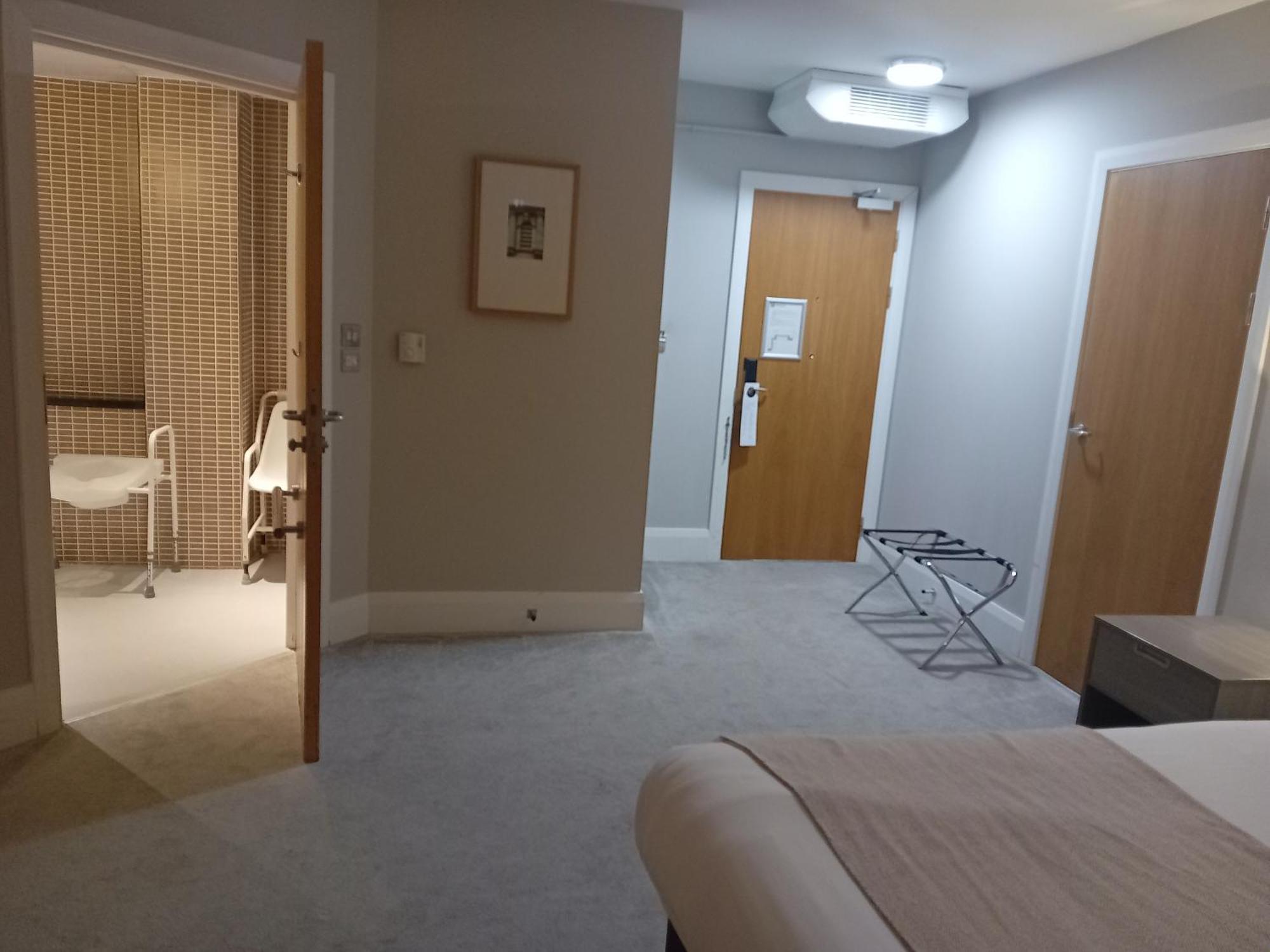 Holiday Inn Dumfries By Ihg Экстерьер фото