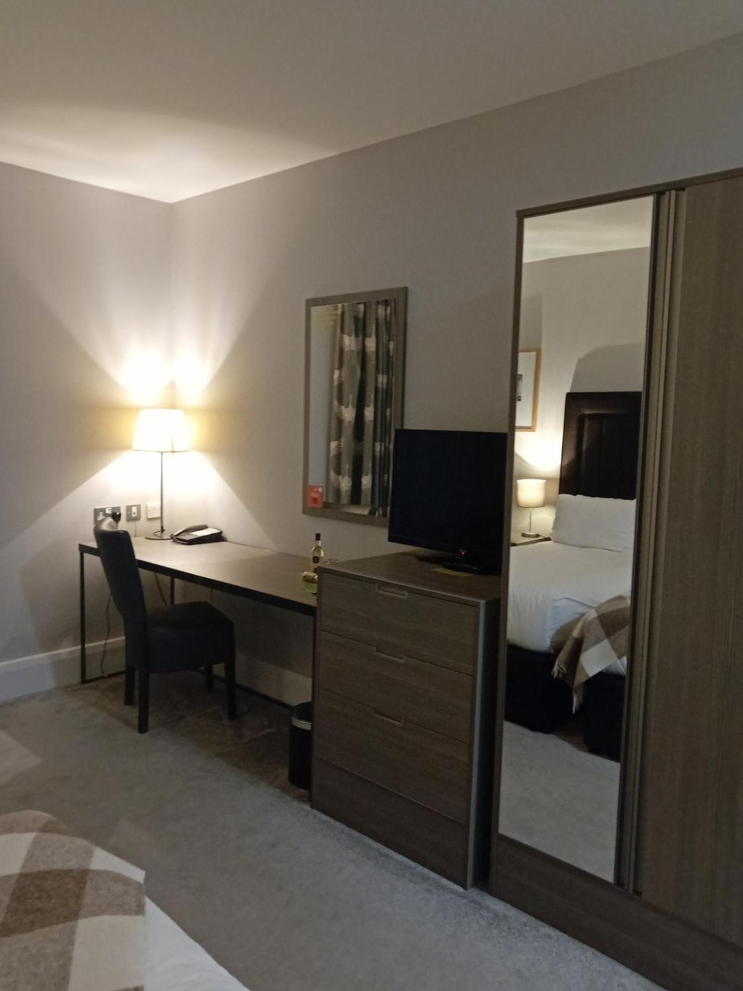 Holiday Inn Dumfries By Ihg Экстерьер фото