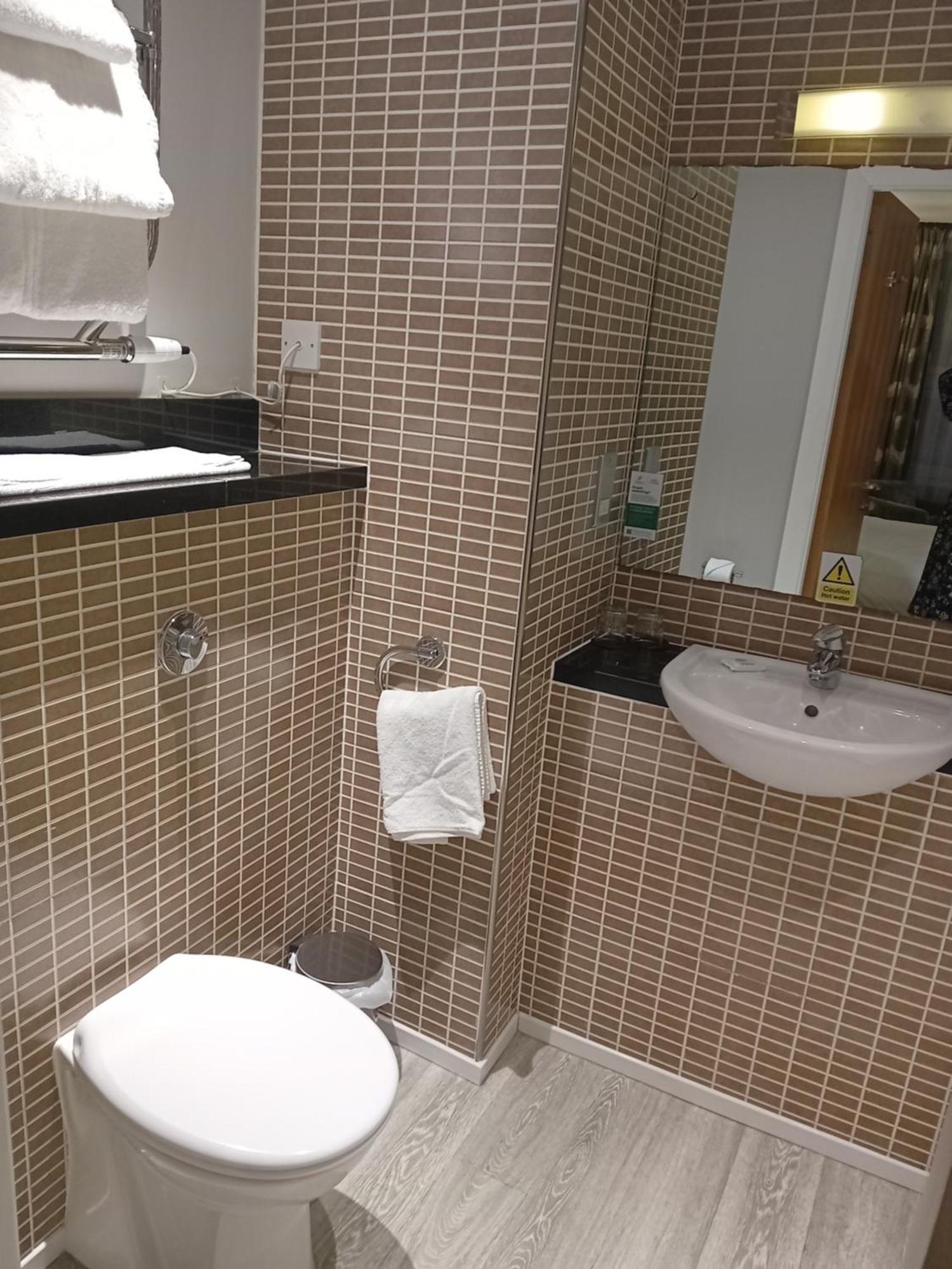 Holiday Inn Dumfries By Ihg Экстерьер фото