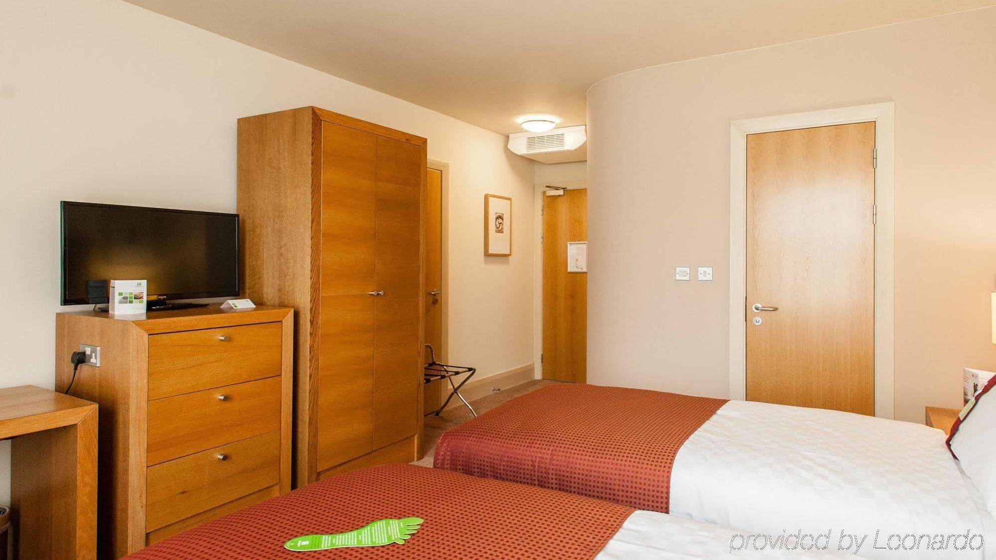 Holiday Inn Dumfries By Ihg Экстерьер фото