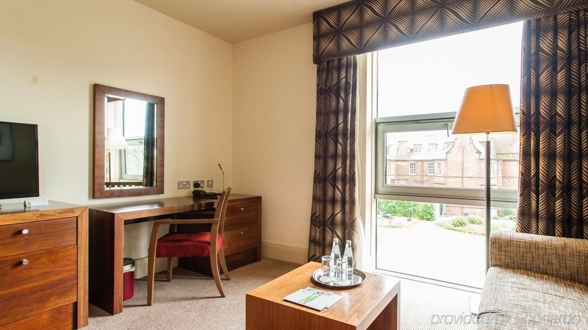 Holiday Inn Dumfries By Ihg Экстерьер фото
