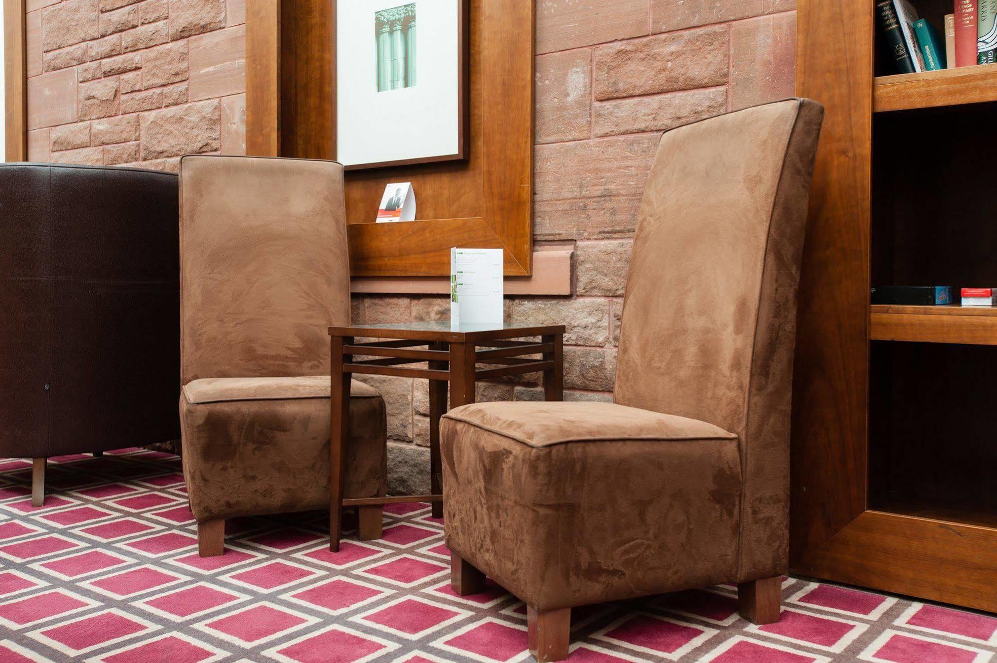 Holiday Inn Dumfries By Ihg Экстерьер фото