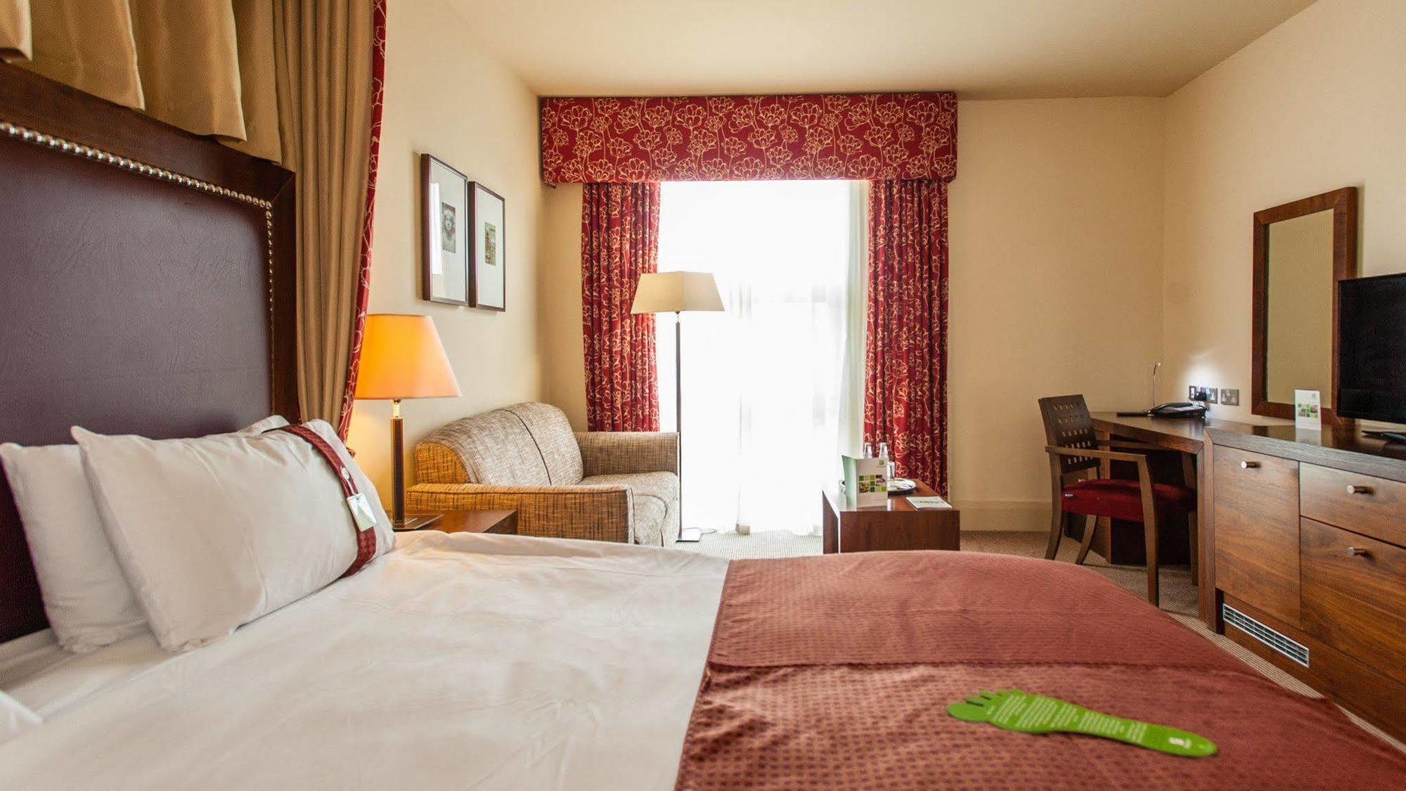 Holiday Inn Dumfries By Ihg Экстерьер фото